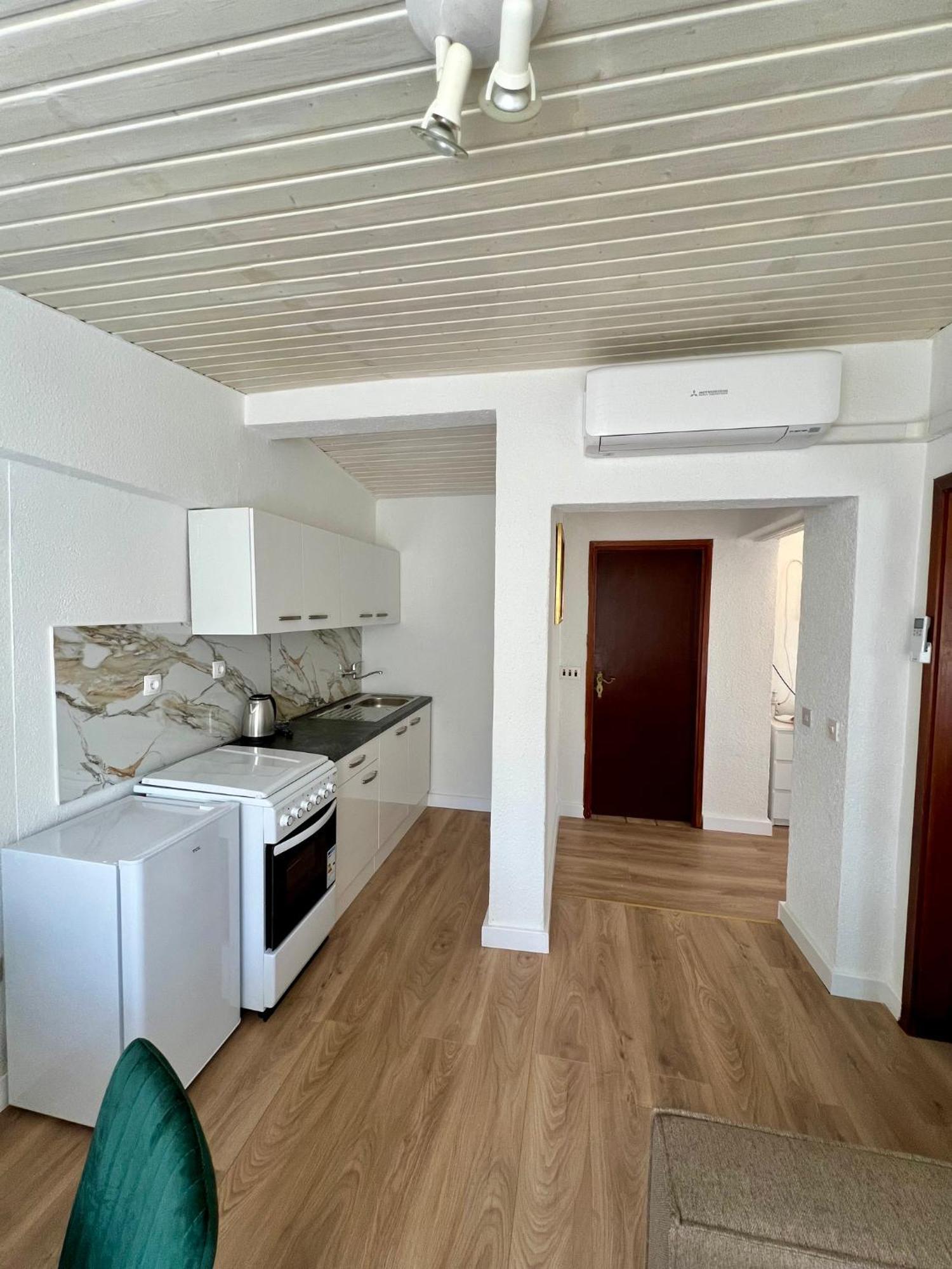 Apartment Jole Razanj Exterior photo
